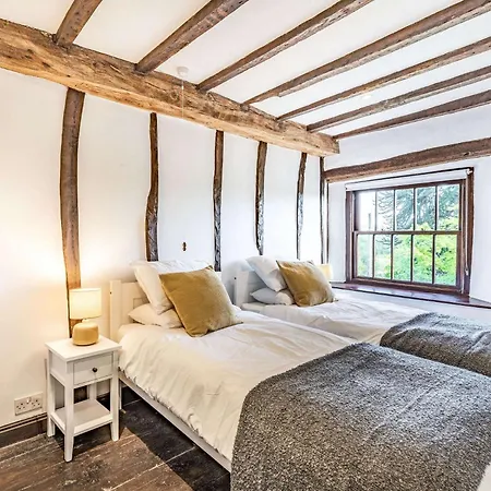 5 Bed In Kendal 88095 Holiday home *